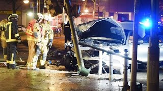 Berlin Wittenbergplatz MercedesFahrerin rast zwei Laternen um [upl. by Arnaud]