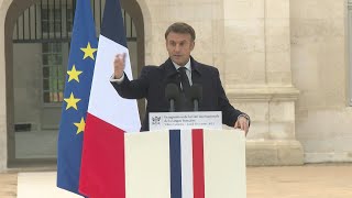 Ecriture inclusive Macron appelle à quotne pas céder aux airs du tempsquot  AFP Extrait [upl. by Boony211]