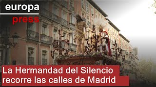 La procesión de la Hermandad del Silencio recorre las calles de Madrid [upl. by Haim]