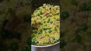 Risotto con piselli speck e zafferano 😋risottorecipe risoto ориз travel viaggio cucina [upl. by Jeconiah]