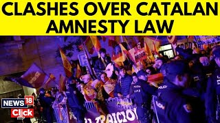 Spain Catalan Amnesty Law  Police Protesters Clash At Spains Socialist Party HQ  N18V  News18 [upl. by Lathrop]