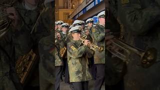 Marinemusikkorps Wilhelmshaven marschiert durch Lourdes Frankreich bundeswehr german army [upl. by Pat69]