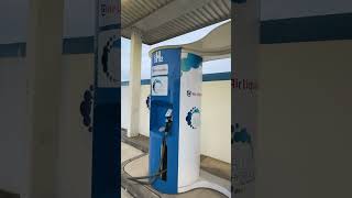 Wasserstoff trifft Elektro  Seltener Blick auf H2Tankstelle neben Supercharger [upl. by Veneaux]