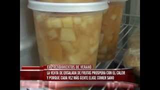 Emprendimientos de veranos la venta de ensalada de fruta propera en la epoca estival [upl. by Nedra]