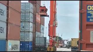 como é feita a descarga de container no porto [upl. by Varden]