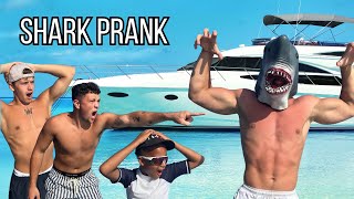 HAJ PRANK PÅ YACHT I UDLANDET [upl. by Elaen11]