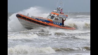 Zoekactie op de Noordzee ter hoogte van Noordwijk naar een mogelijk vermiste zwemmer [upl. by Esidarap]