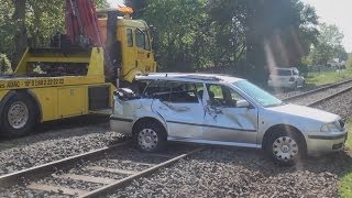 PKW von Güterzug erfasst in NiederkasselSchellenberg am 23042014 [upl. by Normak]