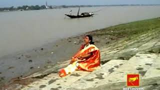 Maa Kande Meye Kande  মা কাঁদে মেয়ে কাঁদে  Bangla Bhakti Geeti  Meera Roy  Beethoven Records [upl. by Taimi]