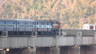 quotBaldiequot VSKP WDM3A chugging over massive Mahanadi Bridge [upl. by Ayamat561]