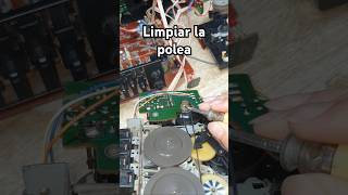 Limpiar la polea retro cassetteplayer [upl. by Ahsenra647]