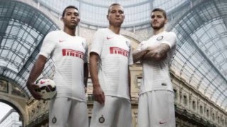 LInter Milan révèle ses nouveaux maillots extérieurs [upl. by Ahsinrats]