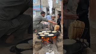 Desi Saag Paratha in karachi  street food Cheapest Saag Paratha Nashta  Saag Aloo Paratha [upl. by Nahem93]