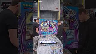 Zij VERKOPEN hun oude Pokémon BOXEN VENDOR POV [upl. by Ssilb]