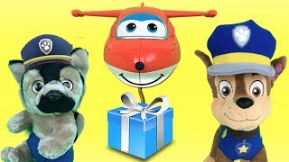 Patrulla canina españolChasesuperwings ayudan paw patrol bebe con el regalo de reyes magosVideos [upl. by Annola]