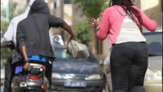 Regardez agresseur en plein jour Sénégal [upl. by Ardnekahs]