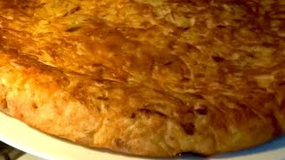 Spansk tortilla m 3 ingredienser løg kartofler amp æg  Kartoffelomelet til tapas  Opskrift  131 [upl. by Namsaj]