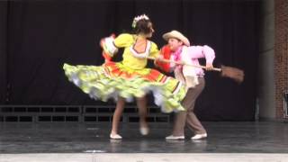 quotBAILE BRAVOquot Los Niños de Colombia Bailan [upl. by Nekcerb998]