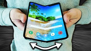 Le Smartphone Pliable de Samsung à 2020€  Galaxy Fold [upl. by Wernda760]