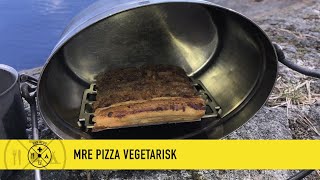 MRE pizza gräddad i Var Redo Vedkök  soy bacon sauce amp cheese [upl. by Scriven]