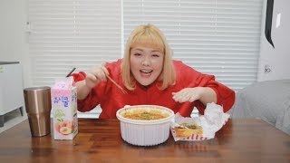 Yang soo bin 차돌박이 듬뿍 들어간 떡볶이 드셔보셨슴니깠대환장Mukbang [upl. by Reppiks]