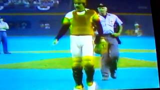 10111980 Game 4 1980 NLCS Pete Rose gives Bruce Bochy a forearm smash WooHoo Everybody Hits [upl. by Hteb584]