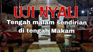 Uji Nyali tengah malam sendirian Penampakan Di Makam Wali Sunan Bejagung Kidul [upl. by Oiruam]