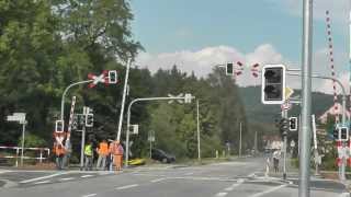 Ein nagelneuer Bahnübergang mit einer Fußgängerampel mit sehr vielen Ampeln in Steinhagen [upl. by Elinnet124]