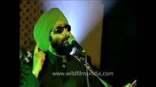 Rabbi Shergill  king of Punjabi amp Rock fusion sings Tere bin live [upl. by Elwood550]