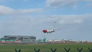 Bumpy Norwegian B738 landing in Dublin Airport during storm Ashley [upl. by Daniyal848]