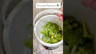 Steamed Broccoli 🥦 nooilcooking steamedvegetables healthyeating nutritiontips dietplan shorts [upl. by Yrek296]