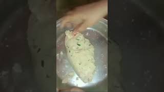 कुरकुरी मठरी बनाने का आसान तरीका।wheat flour maida mathri। Khasta mathri।food youtubeshorts [upl. by Bailey]