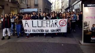 Manifestación de estudiantes en Valladolid contra las reválidas 26102016 [upl. by Jenn436]