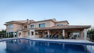 Villa for sale in Alcudia  Calm amp Co Properties  ref 1027 [upl. by Araldo]