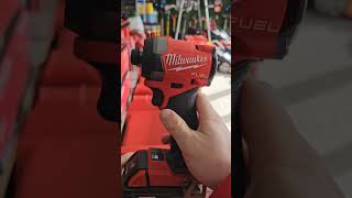 nuevo Atornillador de IMPACTO Milwaukee 295220 [upl. by Asiluj]