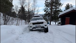 Jeep Grand Cherokee Trailhawk Deep Snow Stuck jeep grandcherokee trailhawk offroad deep snow [upl. by Sivie]