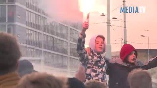 Feyenoord supporters vieren feest op het Hofplein amp Coolsingel amp Stadhuisplein in Rotterdam [upl. by Akkahs]