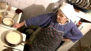 Масленица Бабуля печёт блины Grandma bakes pancakes subtitles [upl. by Ardnuaet]