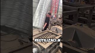 ¡Así Funciona la Trituradora Industrial que Destruye Cilindros Metálicos 💥🔧shorts [upl. by Yrro365]