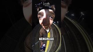 Nekat Berdiri di Garis Kuning Peron Stasiun Kereta Api 360° camera 😱shorts facts [upl. by Auburta]