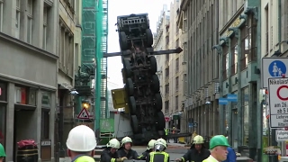 Baukran umgestürzt  Kranführer stirbt  Bergung mit 400 TonnenKran  LeipzigZentrum 26042015 [upl. by Eeralih380]