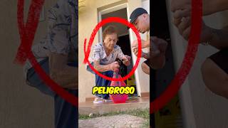 ¡Una abuela peligrosa juega con petardos shorts [upl. by Nosle]