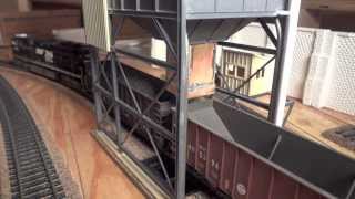 Operating HO Coal Loader and Real Coal Loads [upl. by Asseral]