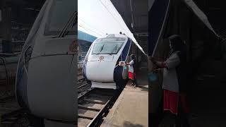 Snow Effect VandeBharatExpress Engine Glass Cleaning shortsfeed youtubeshorts views trending [upl. by Lorusso979]