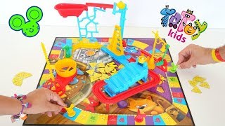 Totoykids juega a Quién agarra más Quesos🧀con el juego del Ratoncito Niños contra Niñas [upl. by Yanaj]