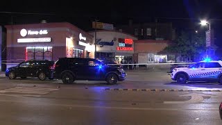 4 shot outside Chicago store Police [upl. by Moitoso]