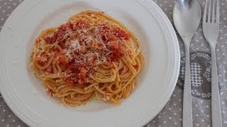 Pasta ricetta Spaghetti al sugo con pancetta e peperoncino per due [upl. by Sonnnie389]