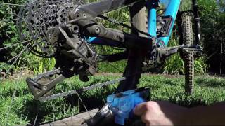 Park Tool Chain Cleaner Scrubber Review  Drivetrain and Bike Clean [upl. by Tonkin55]