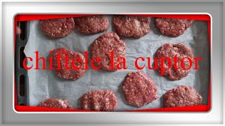 chiftele din carne de vita la cuptor servite cu legume farfurie cu gust  placere sigura [upl. by Neslund506]