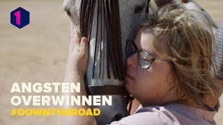 Down the road Brenda en Sophie overwinnen hun angst [upl. by Peatroy160]